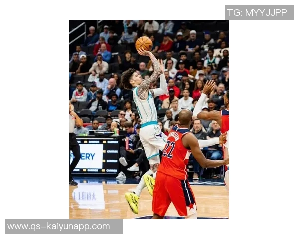 拉梅洛鲍尔表现平平19投6中三分球命中率低迷仍砍下20分5篮板8助攻